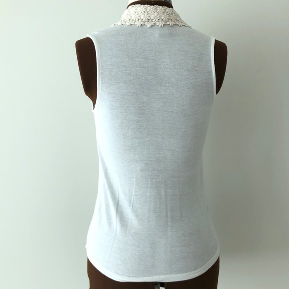 Sleeveless Button Front Top with Lace Collar - Picture 3 of 7